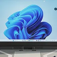 3画面ノートPC登場