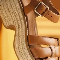 クラークスの新作サンダル