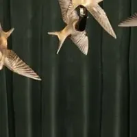 詩的なツバメの光