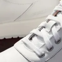 新作スニーカーHONNEF