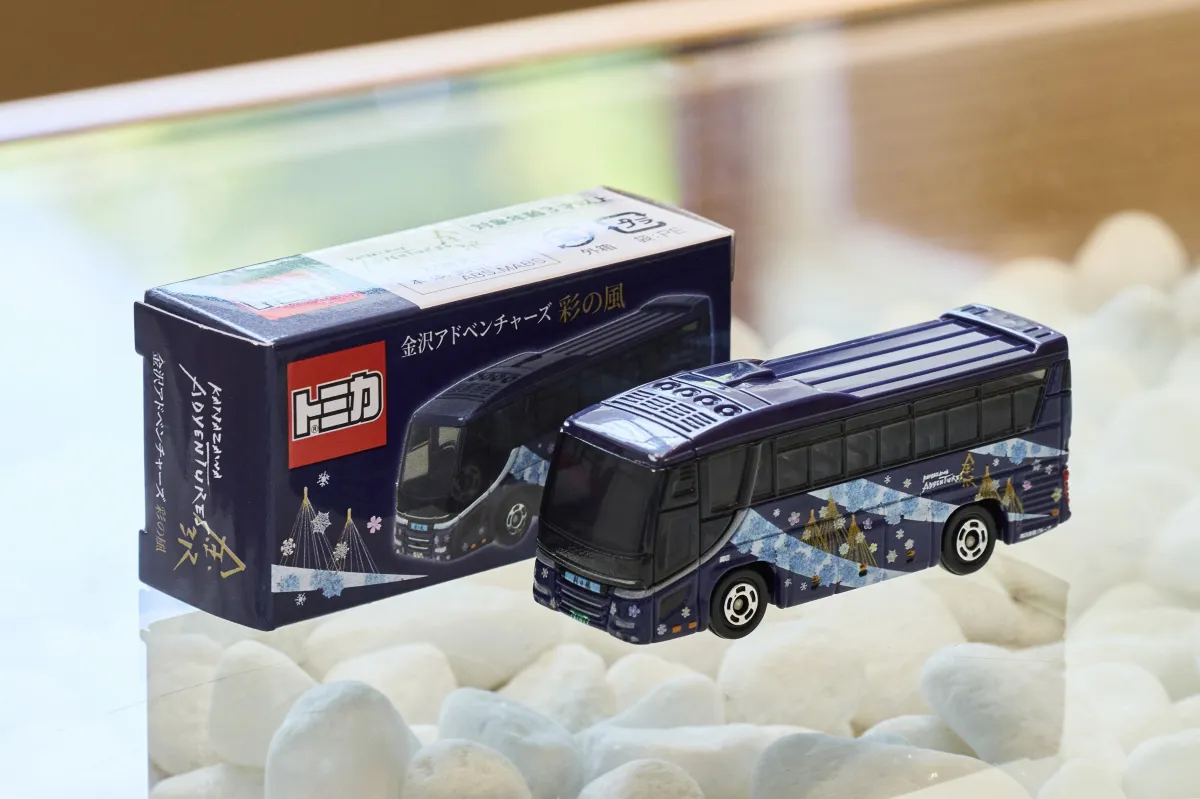 トミカから登場！金沢のラグジュアリーバス「彩の風」とは