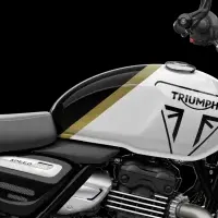 新色登場！トライアンフ