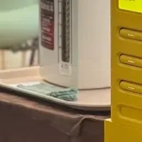 大学キャンパスと充電