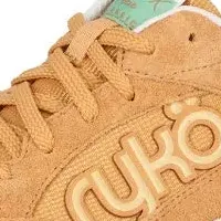 新色スニーカー登場