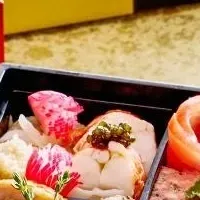 特製おせちで新年を祝う
