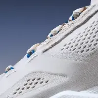 新シューズ「Grpht Thrttl」