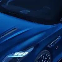 アストンマーティンDB12 S登場