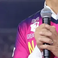 始球式で盛り上がる