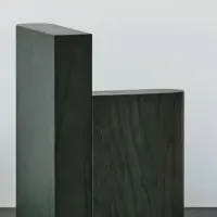 AIMAの木製ブックエンド