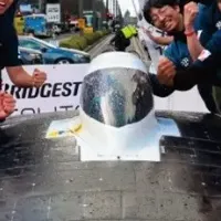 ソーラーカー完走の快挙