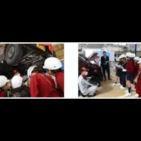 自動車を学ぶ小学生