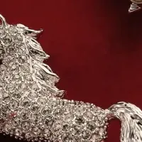 華やかなホリデーアクセサリー