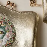 ネコと革小物の特別コラボ