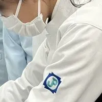 子どもたちと薬剤師