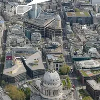 ロンドンのWarwick Court取得