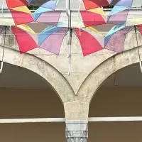 色鮮やかな傘の空間