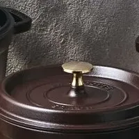 ストウブ新色「ショコラ」